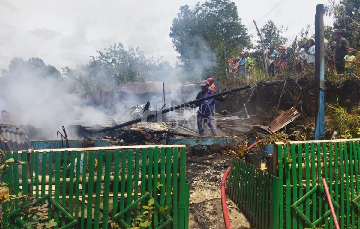 Satu Rumah dan Dua Unit Sepeda Motor Hangus Terbakar di Sidiangkat